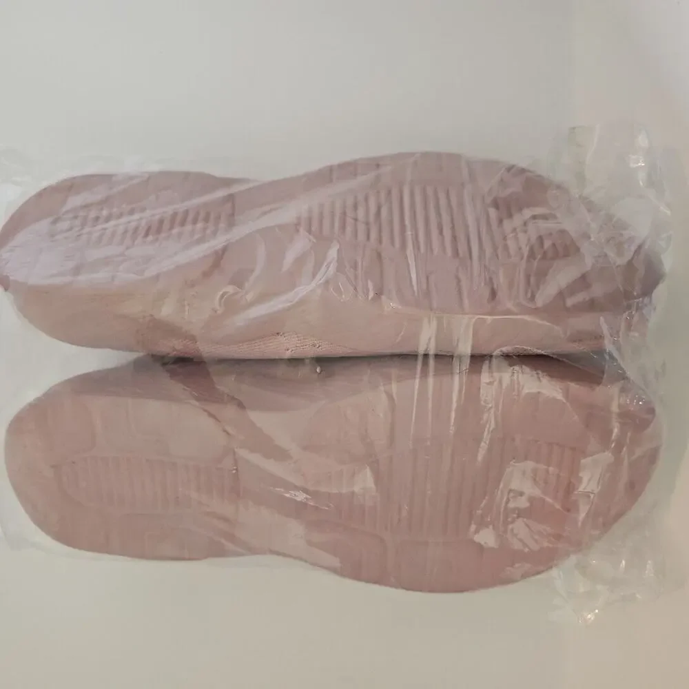 Unbranded outsole design